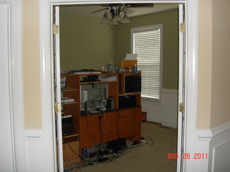 DSC05596.JPG - Office